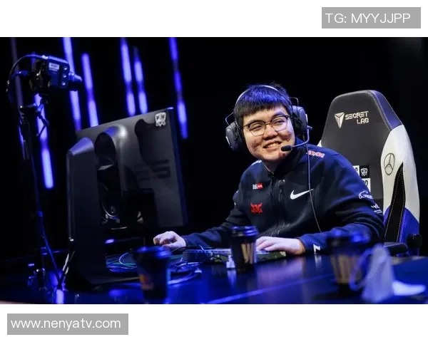 JDG战队的荣耀与挑战：DOTA2赛场上的奋斗历程全景纪实